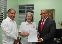 Zapete entrega RD$2.4 millones a instituto que atiende a estudiantes sordos en República Dominicana