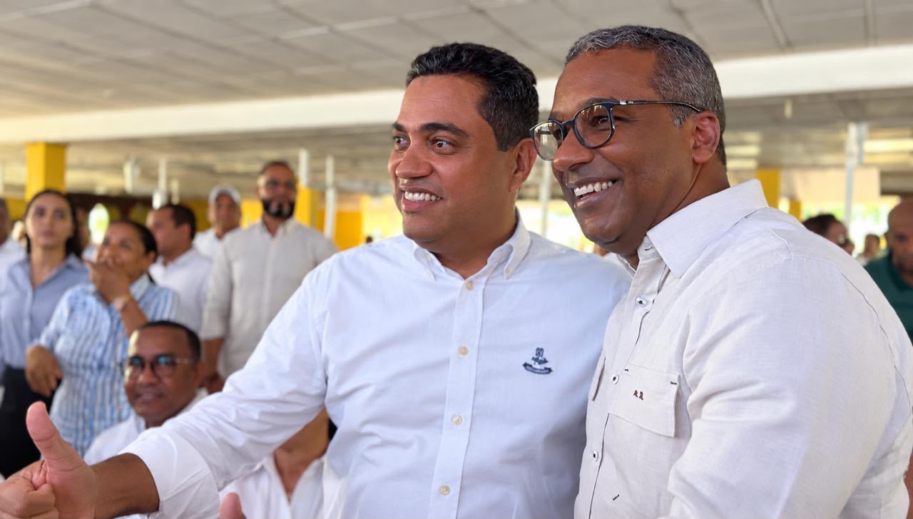 Dirigentes del PRM en La Vega se suman a estructura política de David Collado