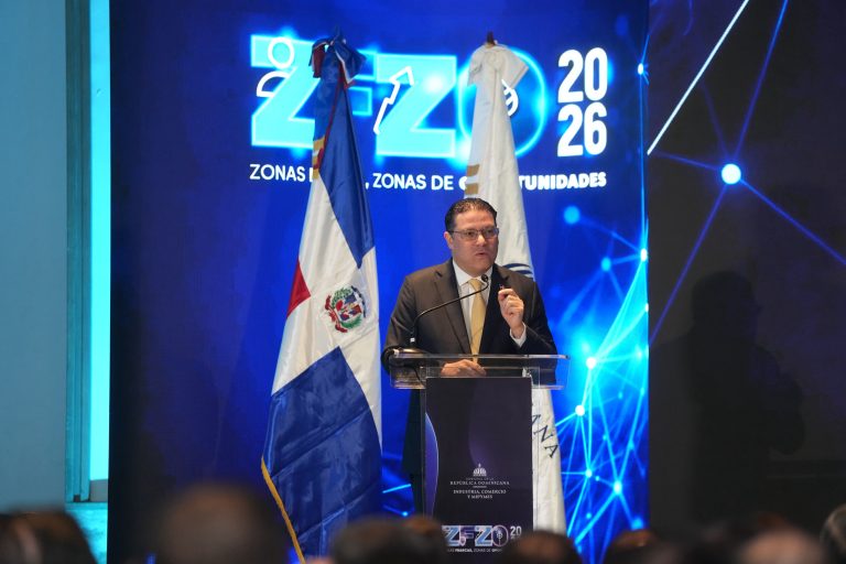 Yayo Sanz Lovatón anuncia 15 mil becas para formar talento de la Industria 5.0