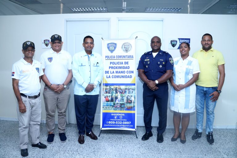 Policía Comunitaria y líderes sociales coordinan iniciativas para prevenir la violencia en República Dominicana
