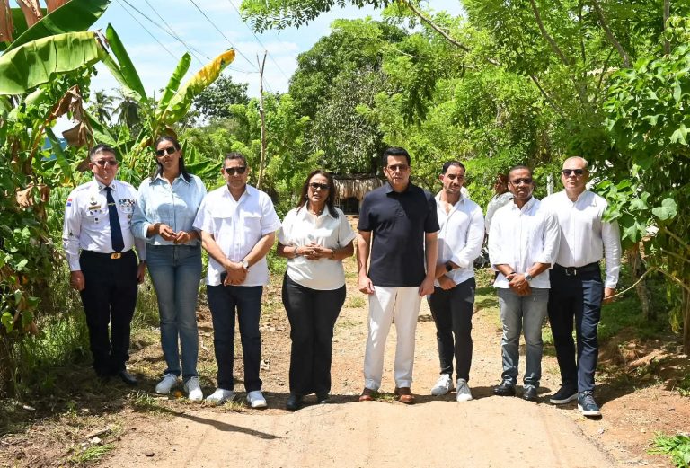 David Collado inicia obras viales por más de RD$88 millones en Arroyo Barril, Samaná