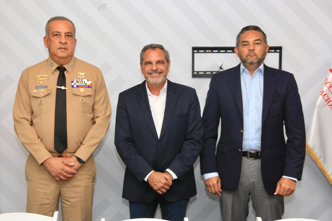 Migración y Comisionado de Béisbol buscan agilizar permisos para prospectos extranjeros en República Dominicana