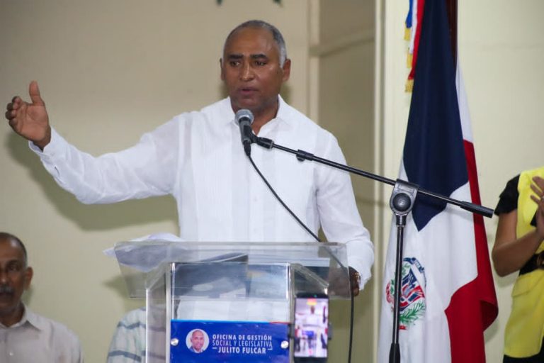 Peravia presenta plan de desarrollo a 30 años con obras de saneamiento, agua potable y educación