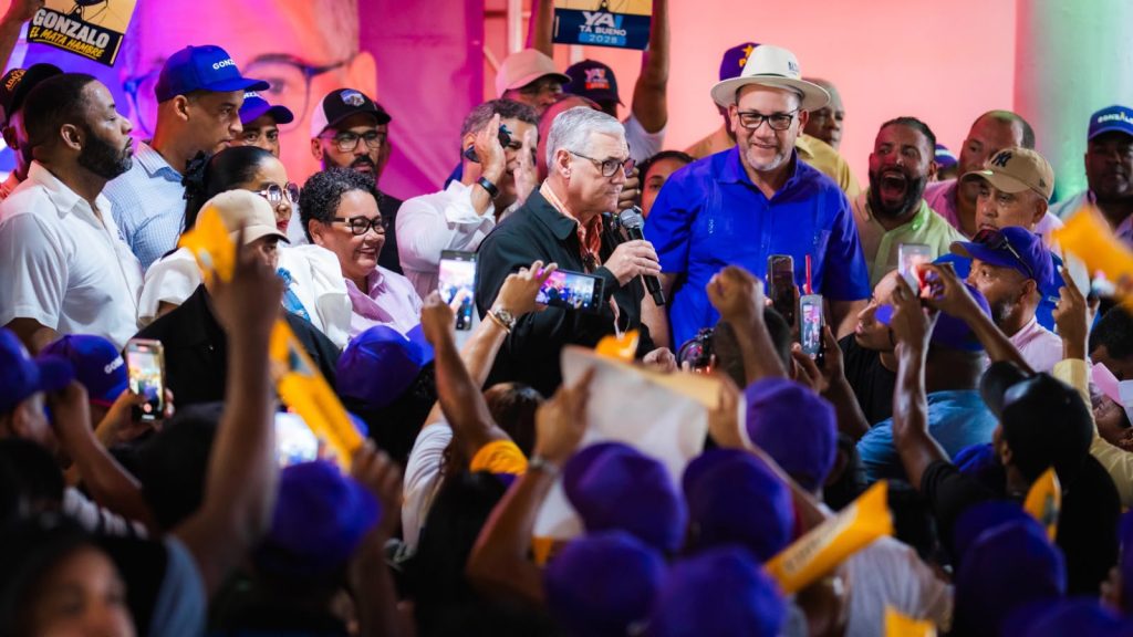 Gonzalo Castillo recorre San Cristóbal y cuestiona ejecución de inversiones públicas en la provincia