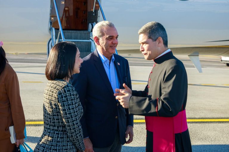 Abinader inicia agenda internacional en Roma con visita al Vaticano y participación en foro mundial de alimentación