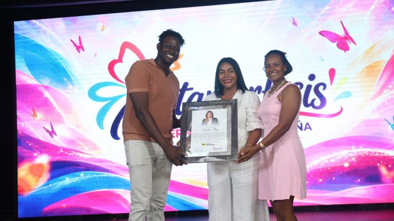 Fundación Enciende Una Luz convoca a más de 400 niñas en República Dominicana para promover su desarrollo y liderazgo