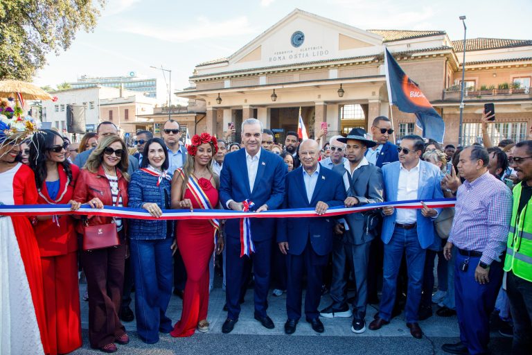 Abinader inaugura la Parada Dominicana en Roma y destaca el aporte de los emigrantes al país