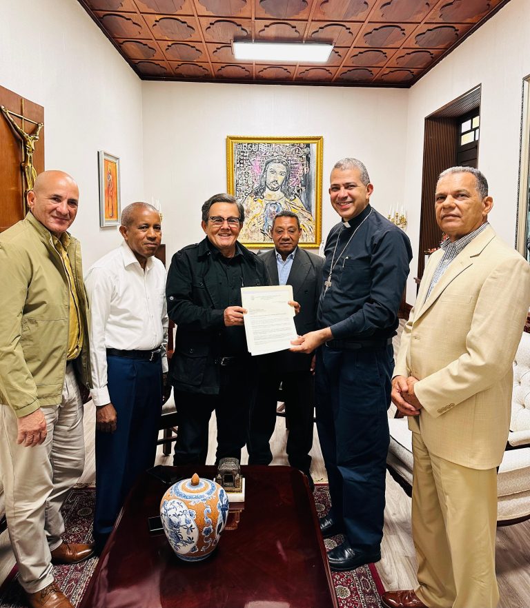 ANPA presenta a arzobispo de Santo Domingo sus demandas por mejores salarios y pensiones para agrónomos