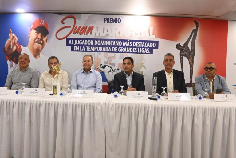 Senado dominicano reúne a sobrevivientes de cáncer de mama para promover la detección temprana