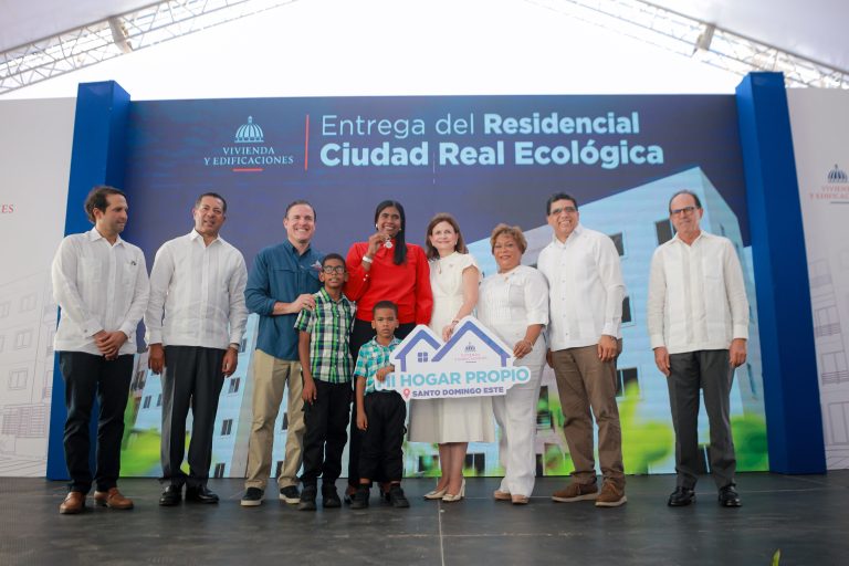 Raquel Peña entrega 836 apartamentos e inaugura escuela con capacidad para 945 alumnos en Santo Domingo Este