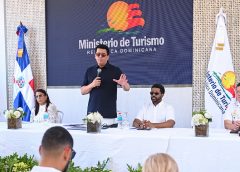 David Collado inaugura tres parques y remozamiento de iglesia en Boca Chica con inversión de RD$76.5 millones