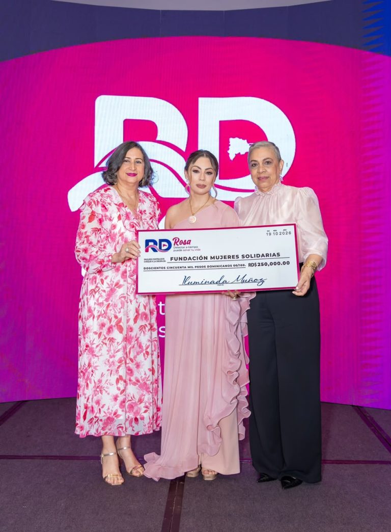Iluminada Muñoz entrega RD$500 mil a fundaciones que apoyan a pacientes con cáncer