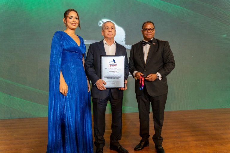 Fernando Hazoury recibe el Premio Nacional de Turismo 2026 como Empresario Turístico del Año