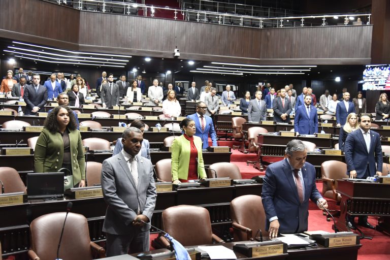 IDAC recibe cientos de solicitudes para 33 empleos vinculados al aeropuerto de Cabo Rojo