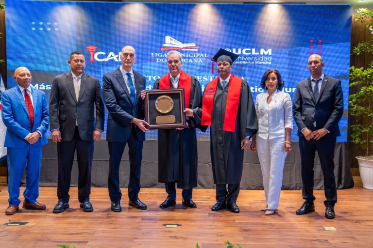 LMD gradúa a 50 especialistas en gestión municipal y reporta más de 35 mil servidores capacitados