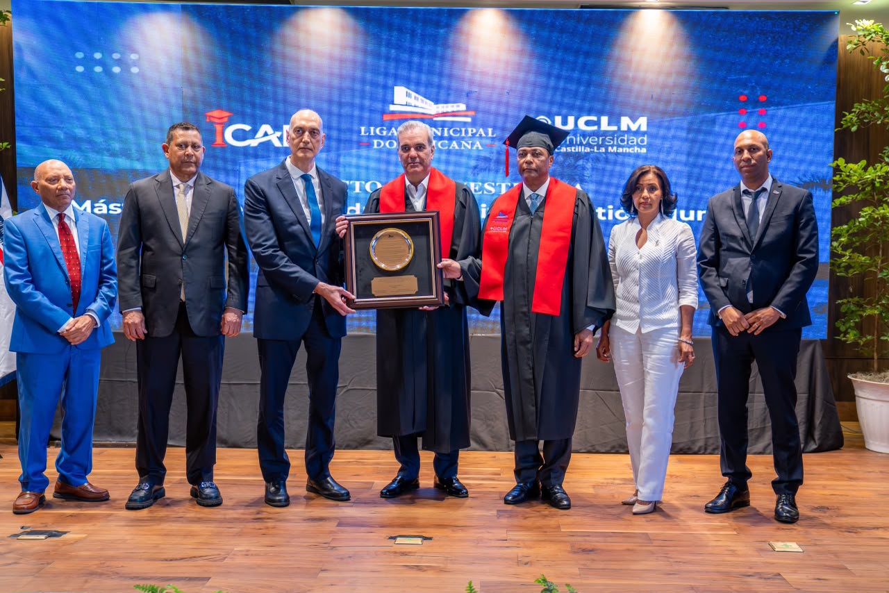LMD gradúa a 50 especialistas en gestión municipal y reporta más de 35 mil servidores capacitados