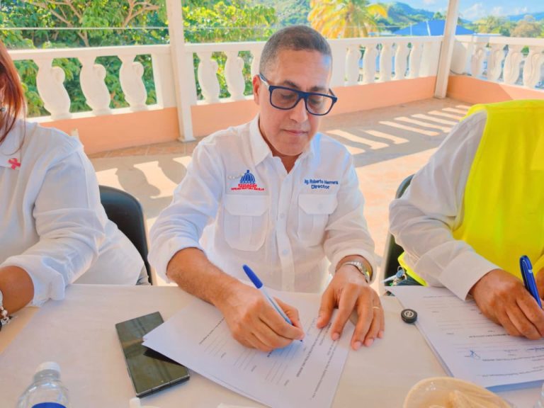Infraestructura Escolar supervisa obras en el sur y anuncia nuevas aulas para Barahona, Bahoruco y San Juan