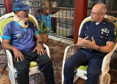 Director de la Policía Nacional visita al general Jacobo Mateo Moquete tras accidente múltiple