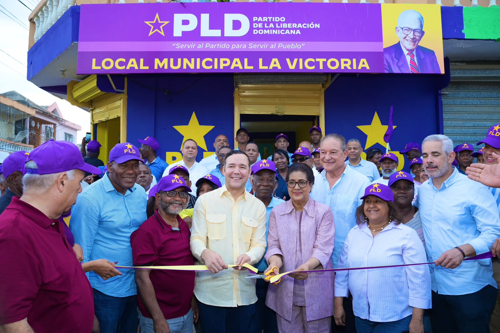 Johnny Pujols inaugura nueva sede del PLD en La Victoria y destaca apertura de más de 160 locales en el país
