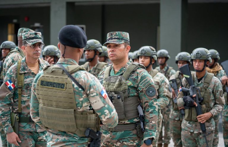 Ejército inspecciona puestos militares y controles fronterizos en el sur de República Dominicana