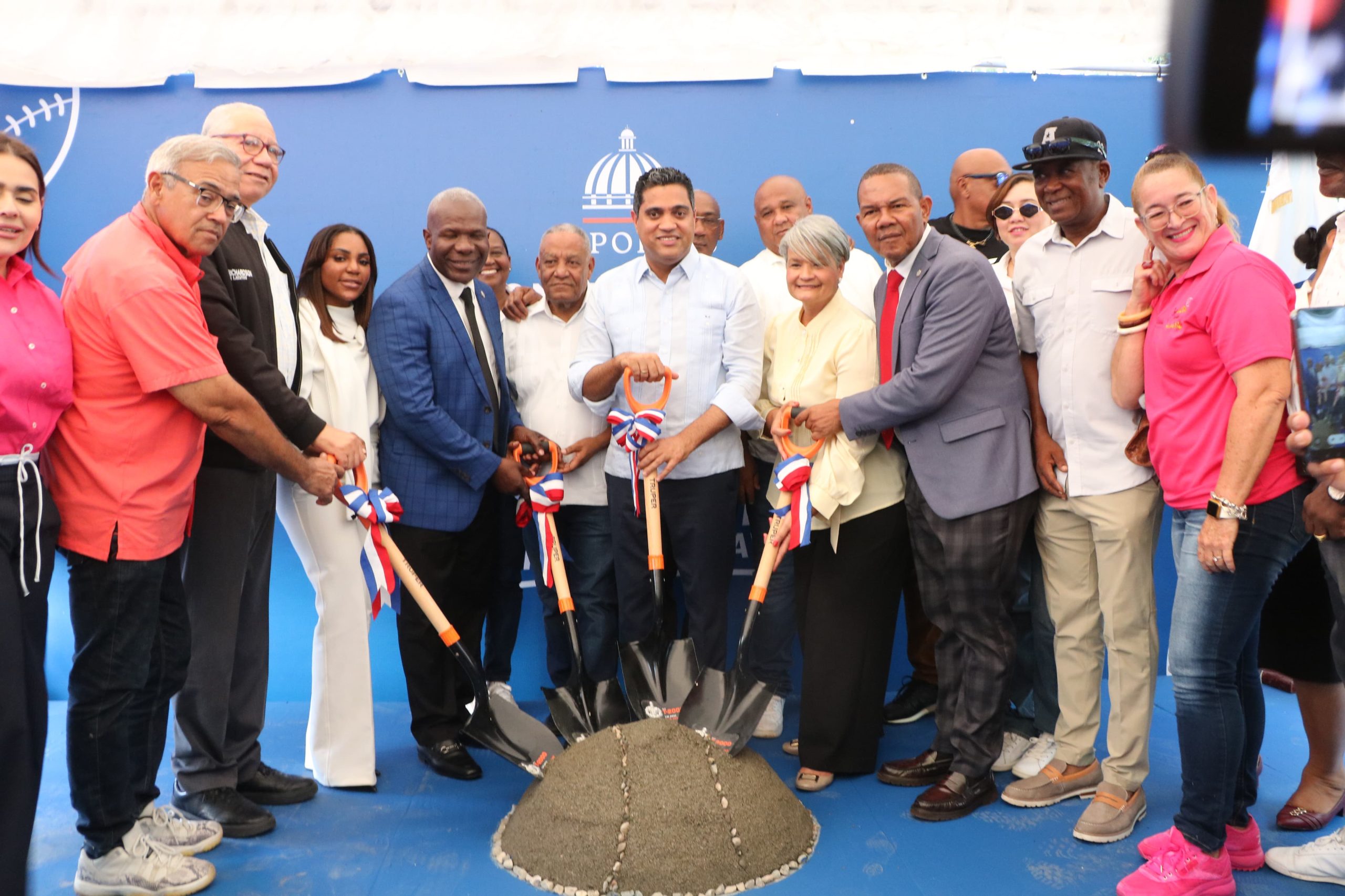 Kelvin Cruz anuncia inversión de RD$26 millones para construir nuevo estadio de béisbol en Consuelo