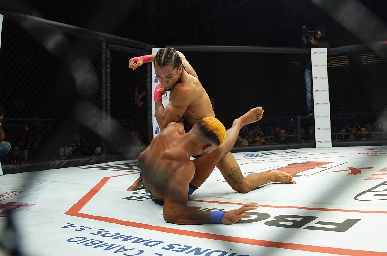 Michael “El Dragón” Polanco sorprende con nocaut en histórica cartelera de MMA en República Dominicana